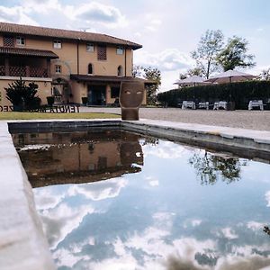 Tenuta Montezeglio Country Family House